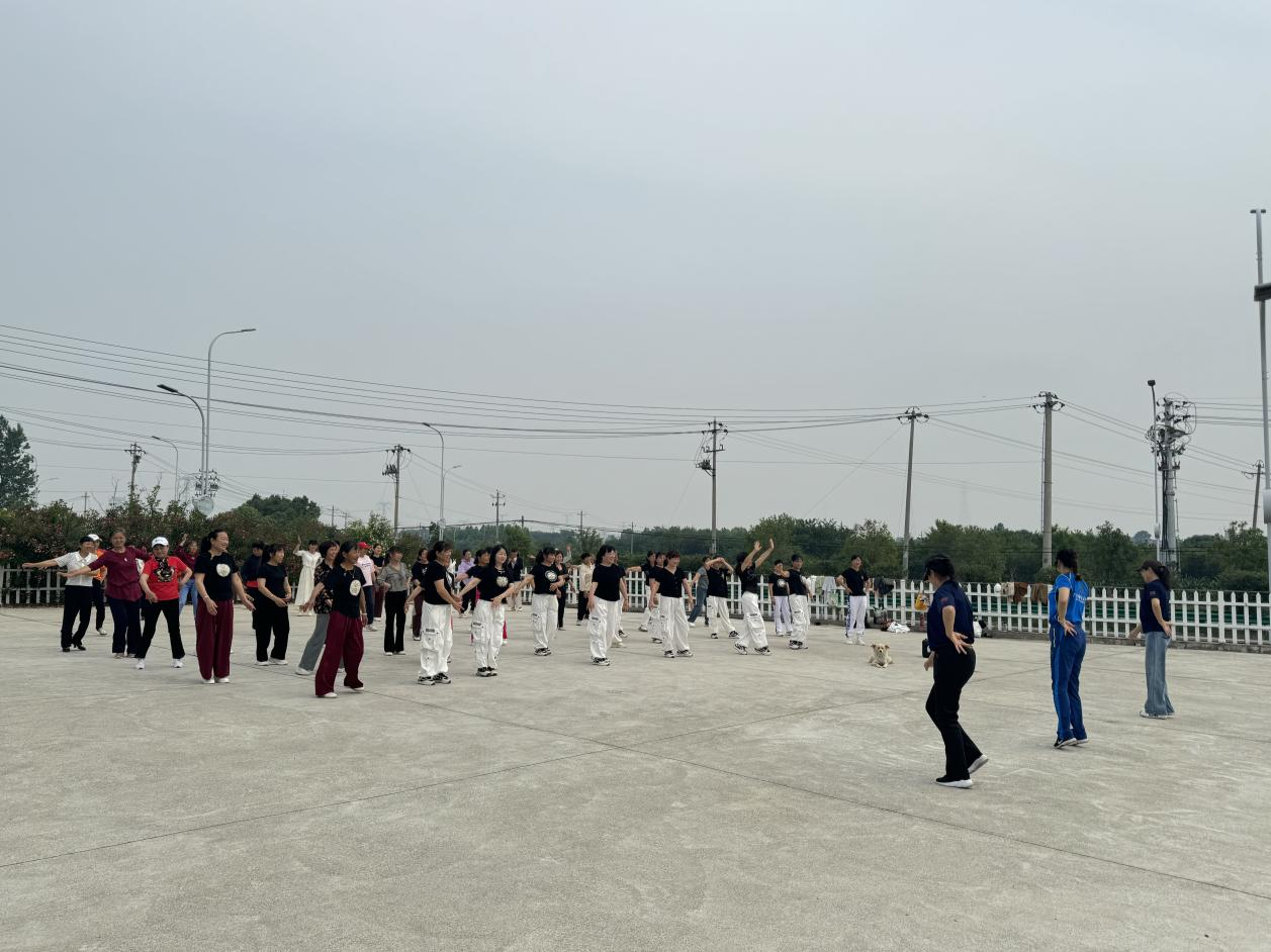 星空·體育中國綜合2025年池州市“萬村女性社會體育指點員培訓”首站在秋江街道開(圖3)